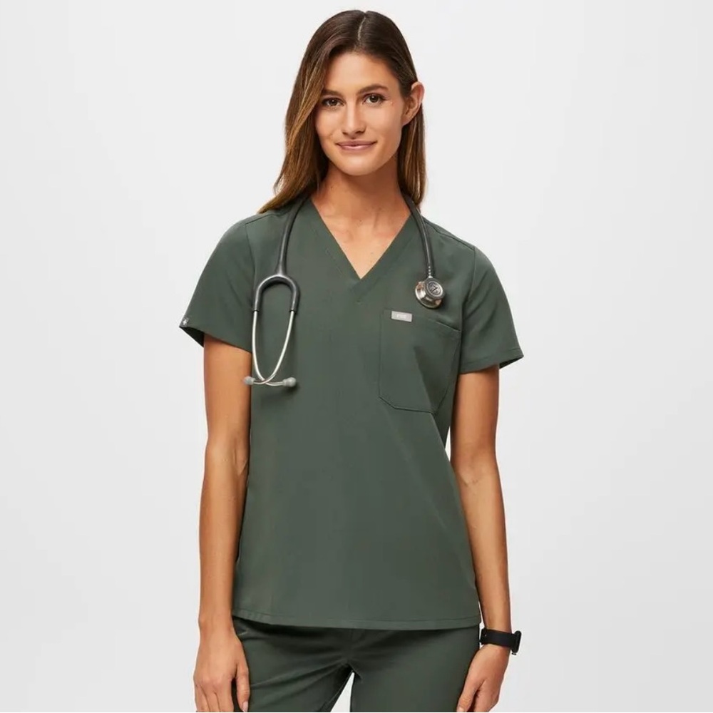 Catarina 1-Pocket Scrub Top